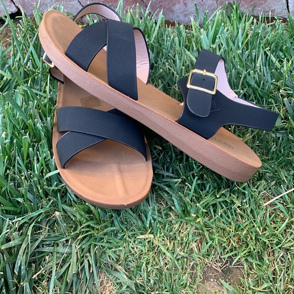 Sandals - Picture 1 of 3